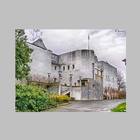 Mackintosh, photo by gillfoto on Wikipedia.jpg